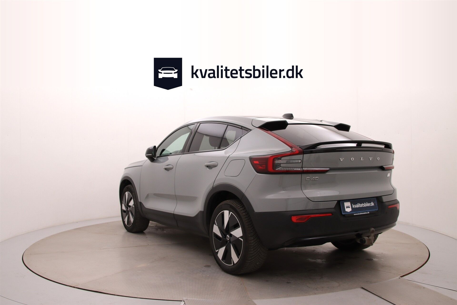 Grå Volvo C40 fra 2024