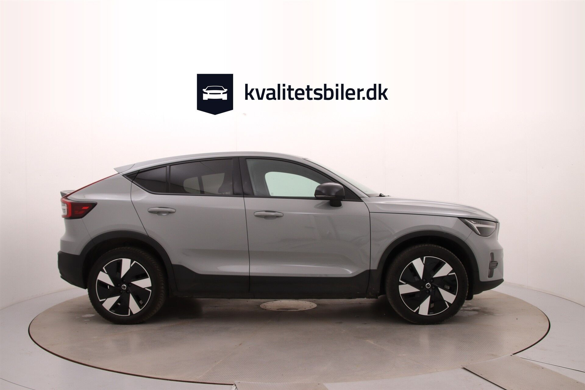 Grå Volvo C40 fra 2024