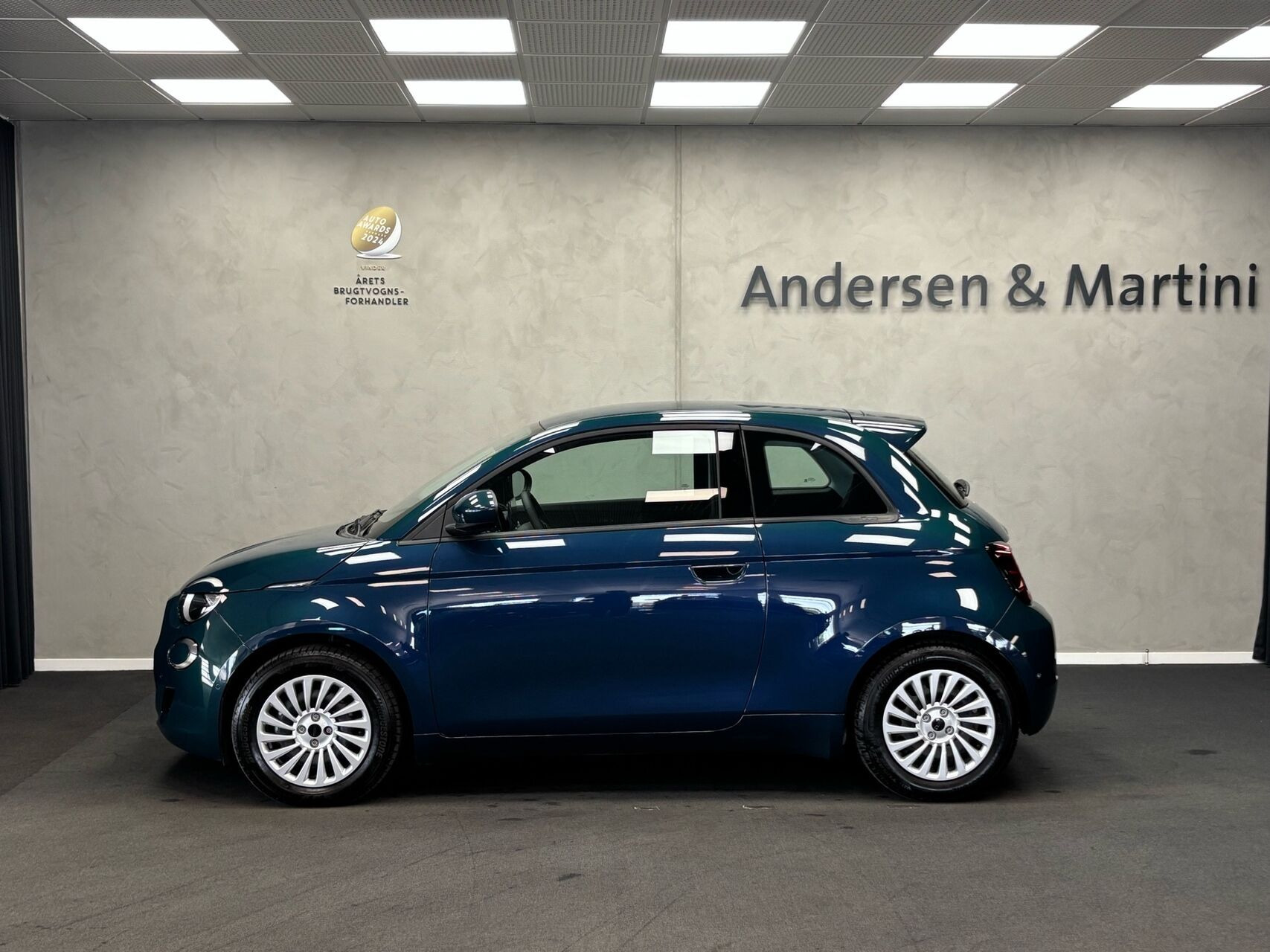 Grøn Fiat 500e fra 2023