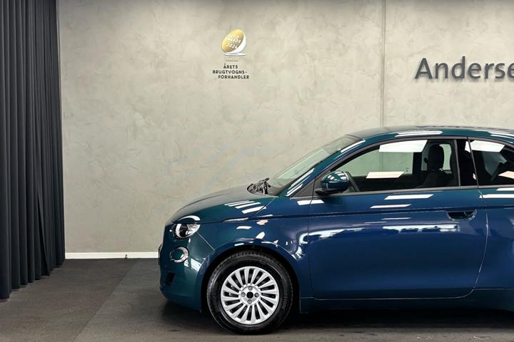 Grøn Fiat 500e fra 2023