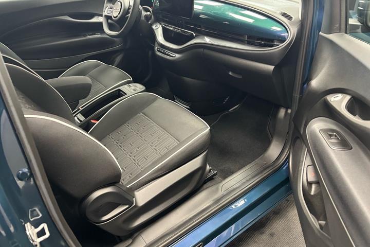 Grøn Fiat 500e fra 2023