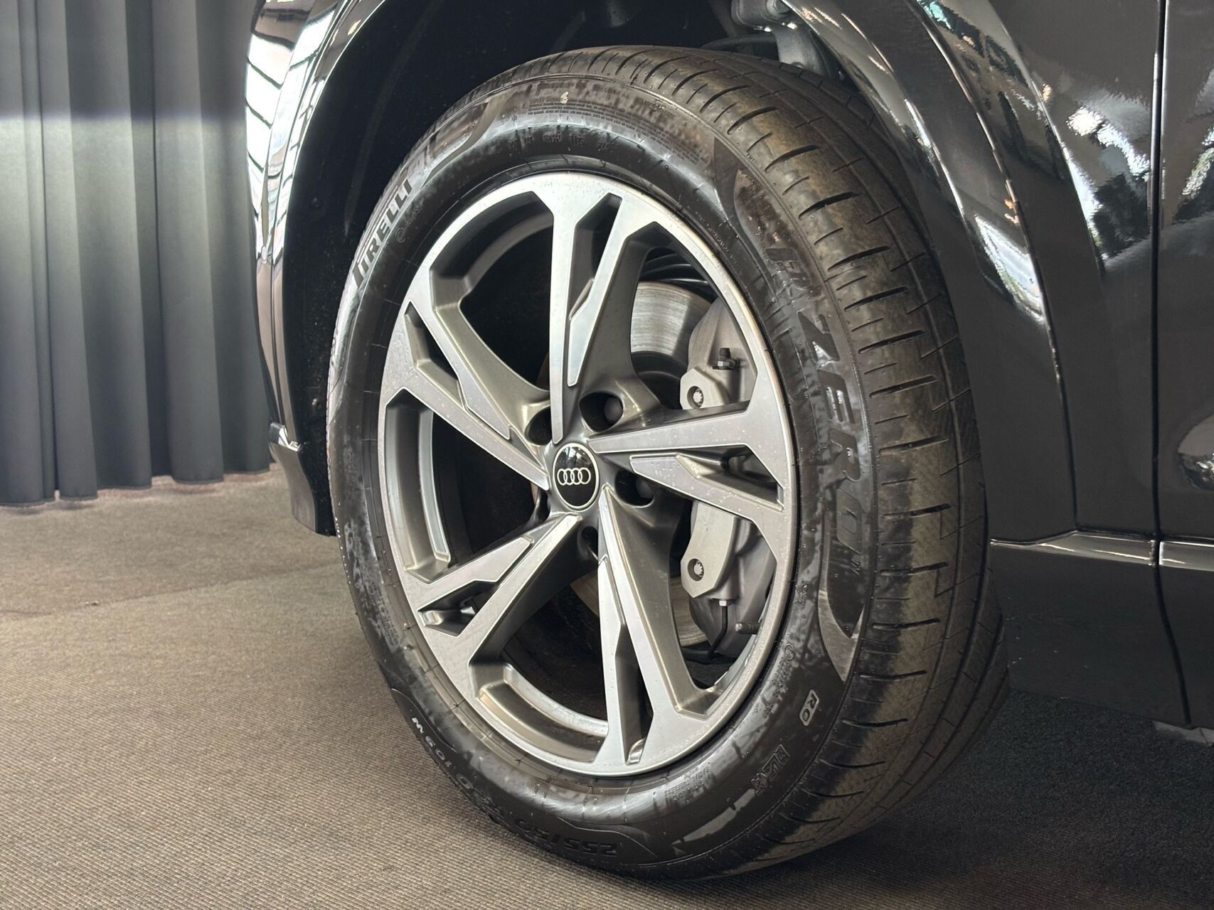 Sort Audi Q6 fra 2026