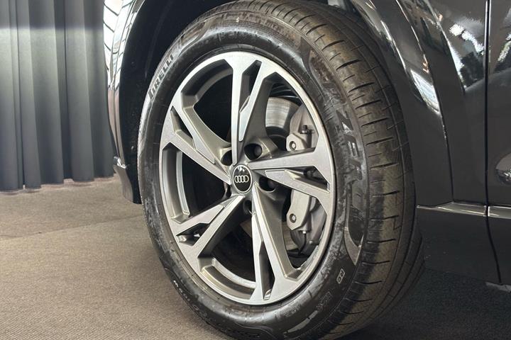 Sort Audi Q6 fra 2026