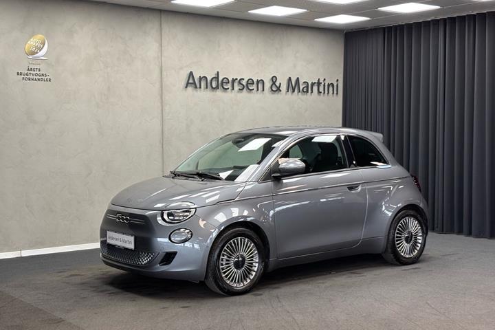 Grå Fiat 500e fra 2023