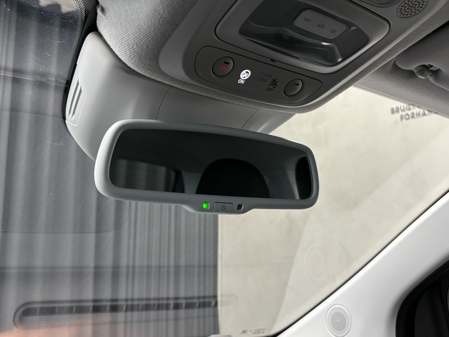 Grå Fiat 500e fra 2023