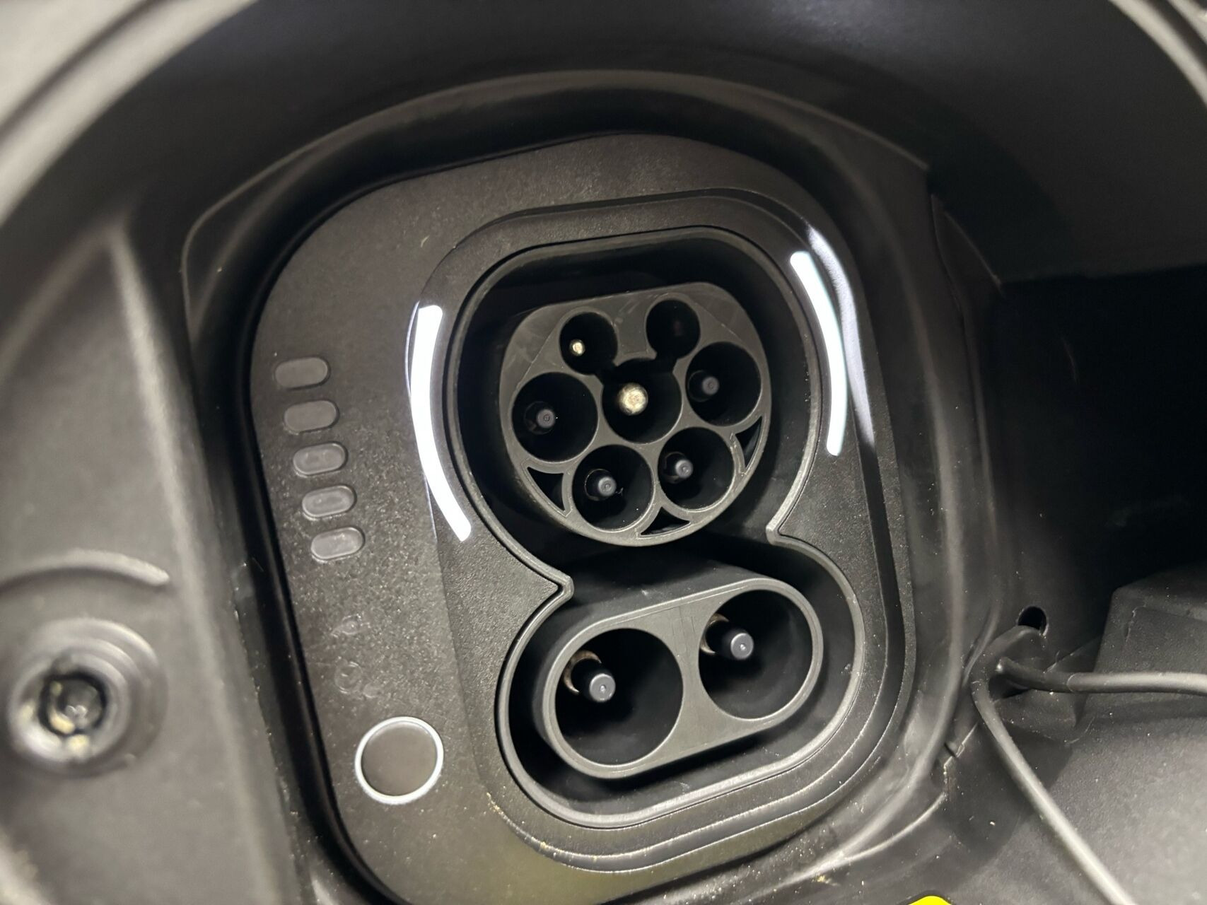 Grå Fiat 500e fra 2023