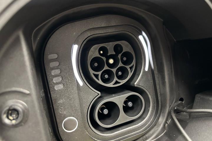 Grå Fiat 500e fra 2023