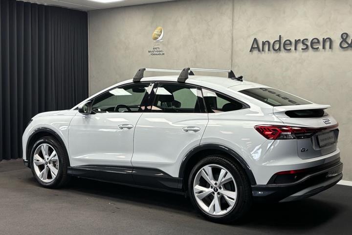 Hvid Audi Q4 fra 2022