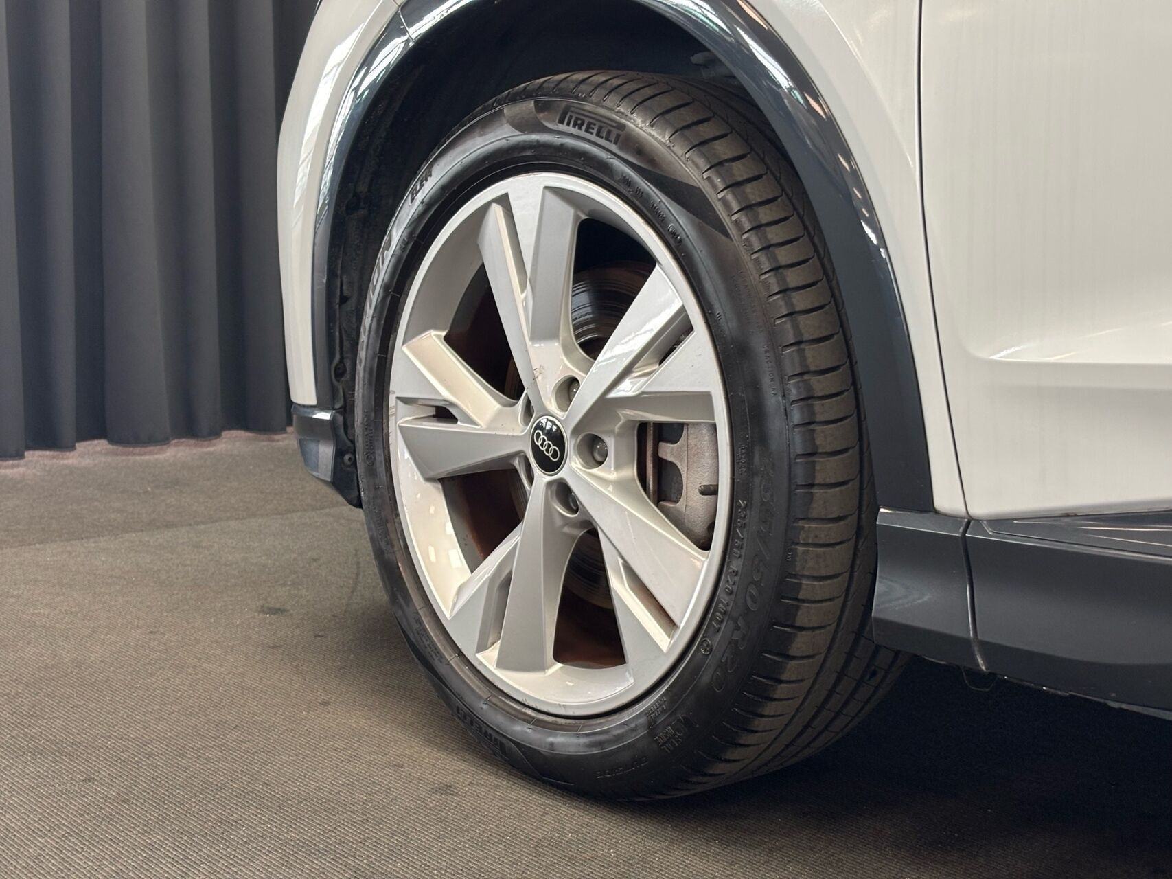 Hvid Audi Q4 fra 2022