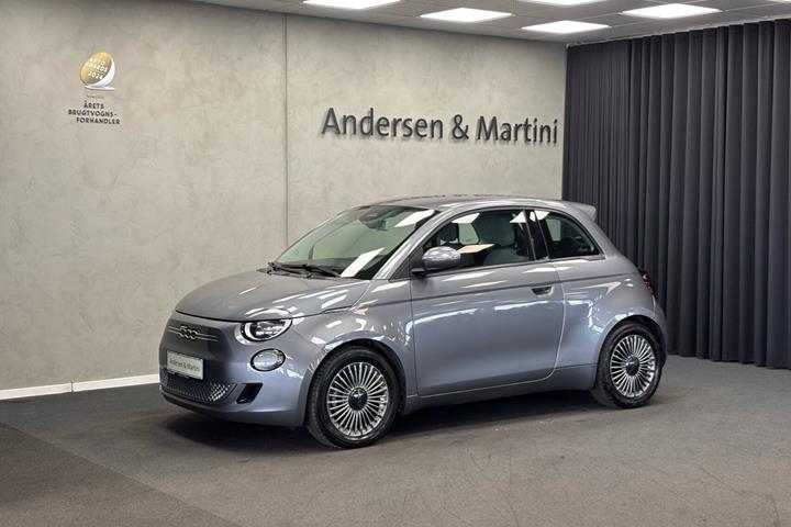 Grå Fiat 500e fra 2022