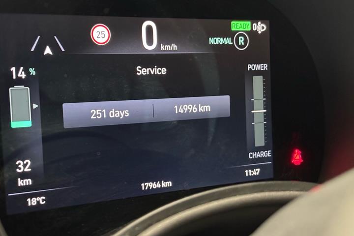 Grå Fiat 500e fra 2022