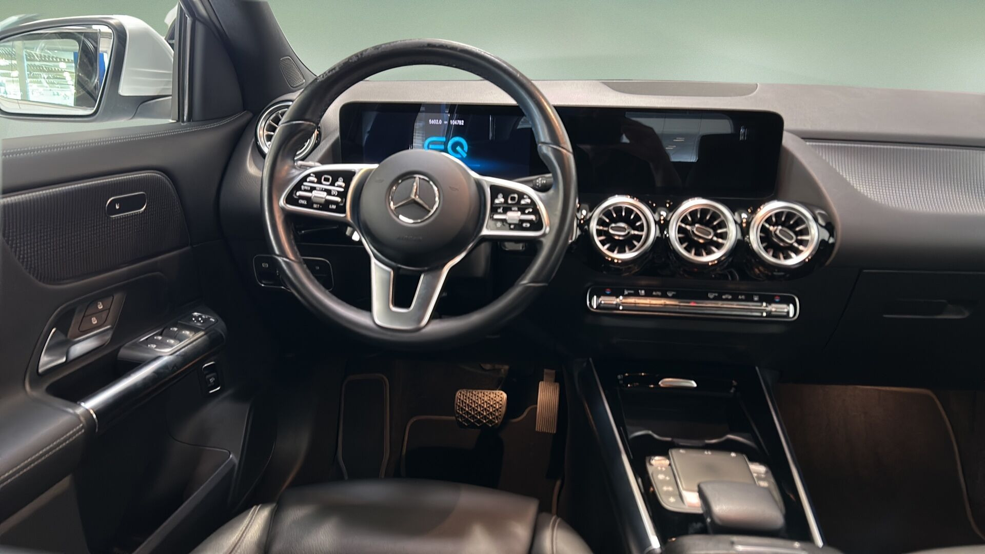 Hvid Mercedes EQA 250 fra 2021