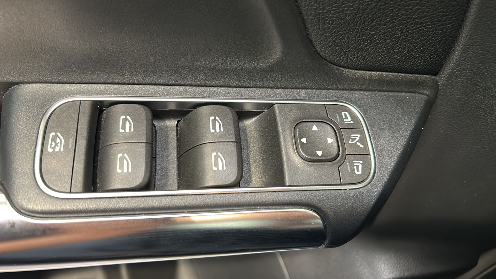 Hvid Mercedes EQA 250 fra 2021