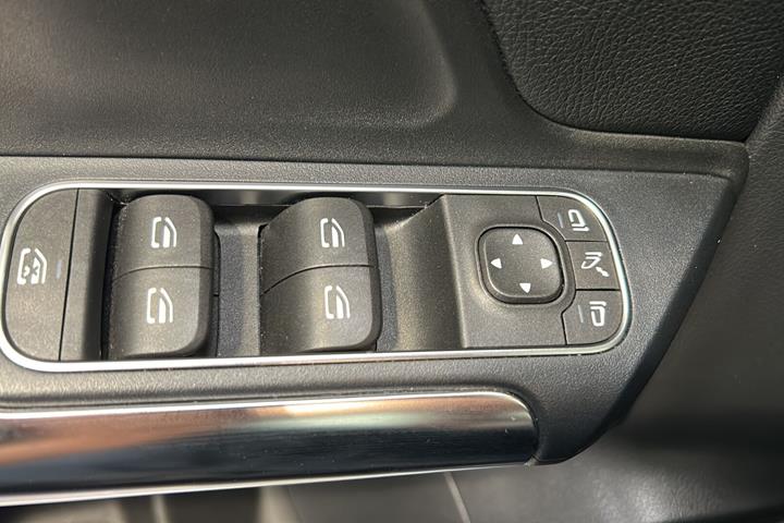 Hvid Mercedes EQA 250 fra 2021