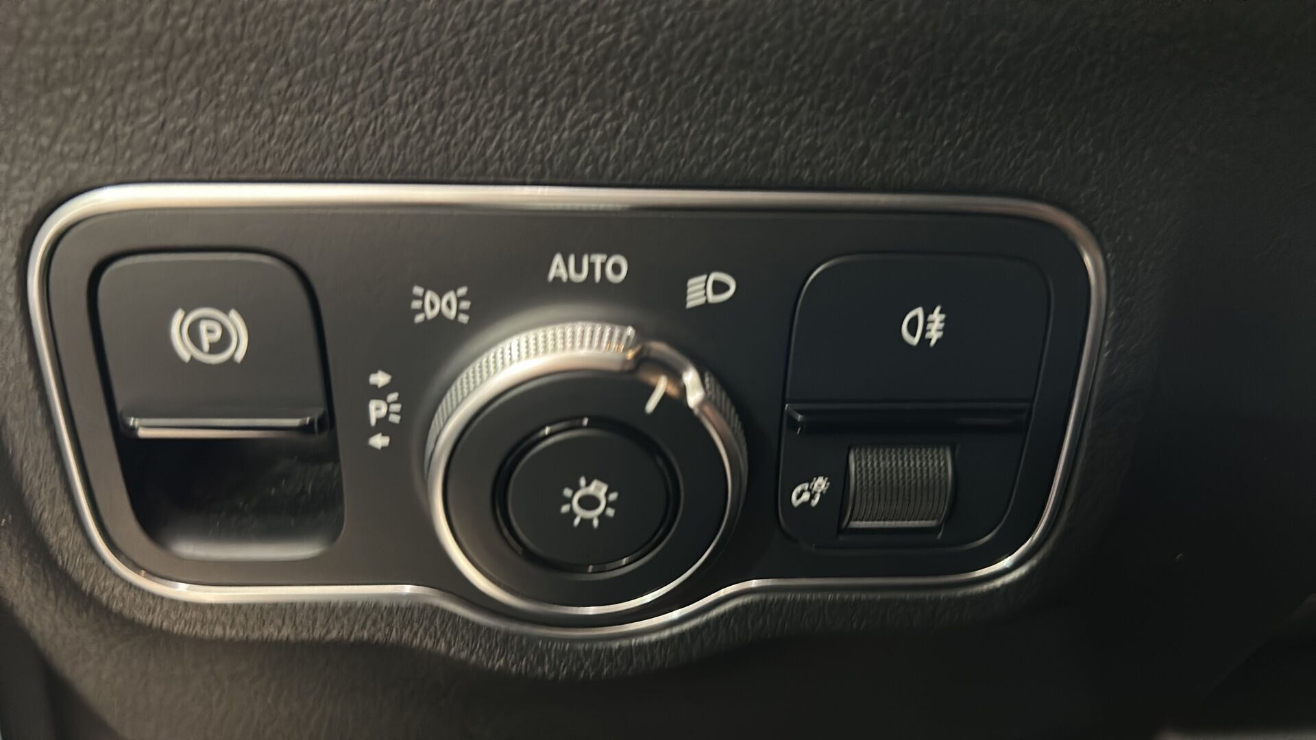 Hvid Mercedes EQA 250 fra 2021
