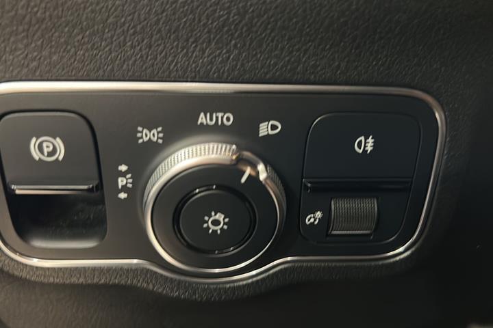 Hvid Mercedes EQA 250 fra 2021