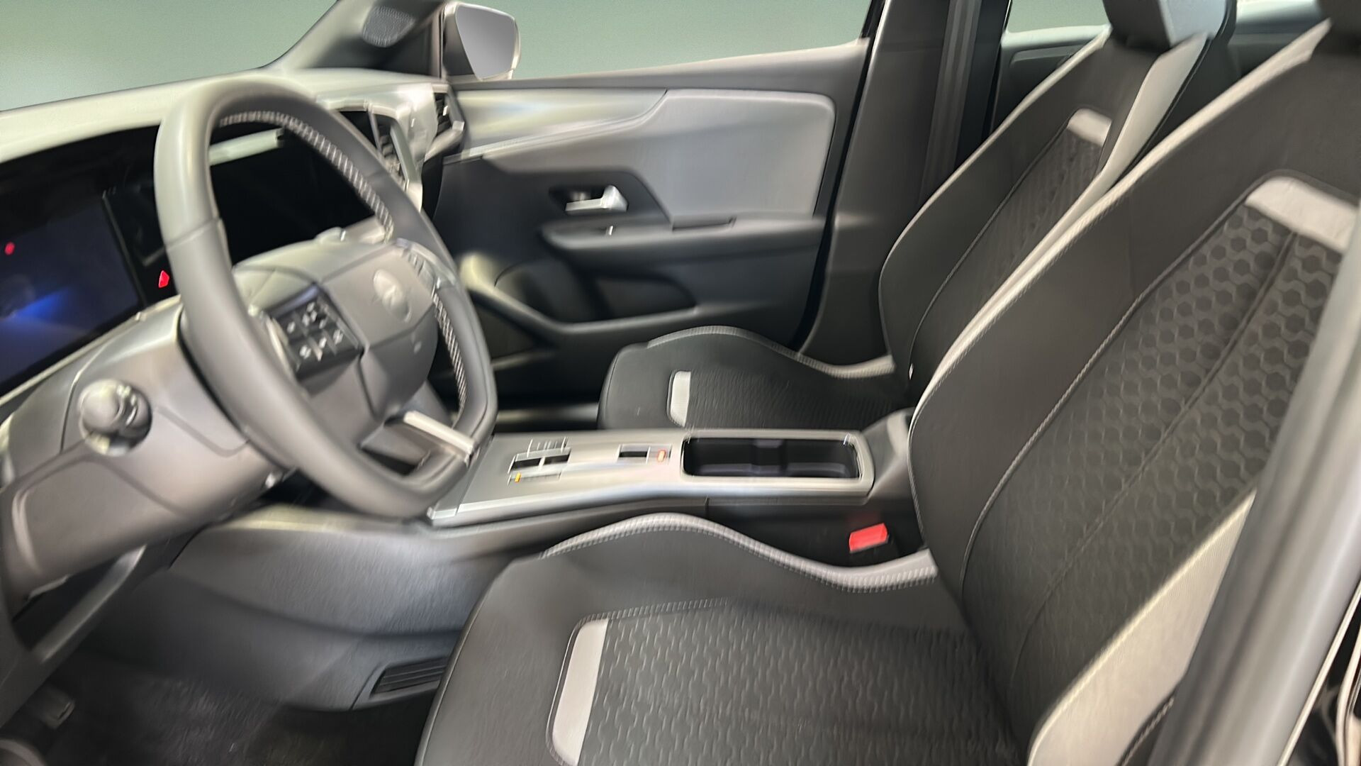 Sort Opel Mokka-e fra 2025