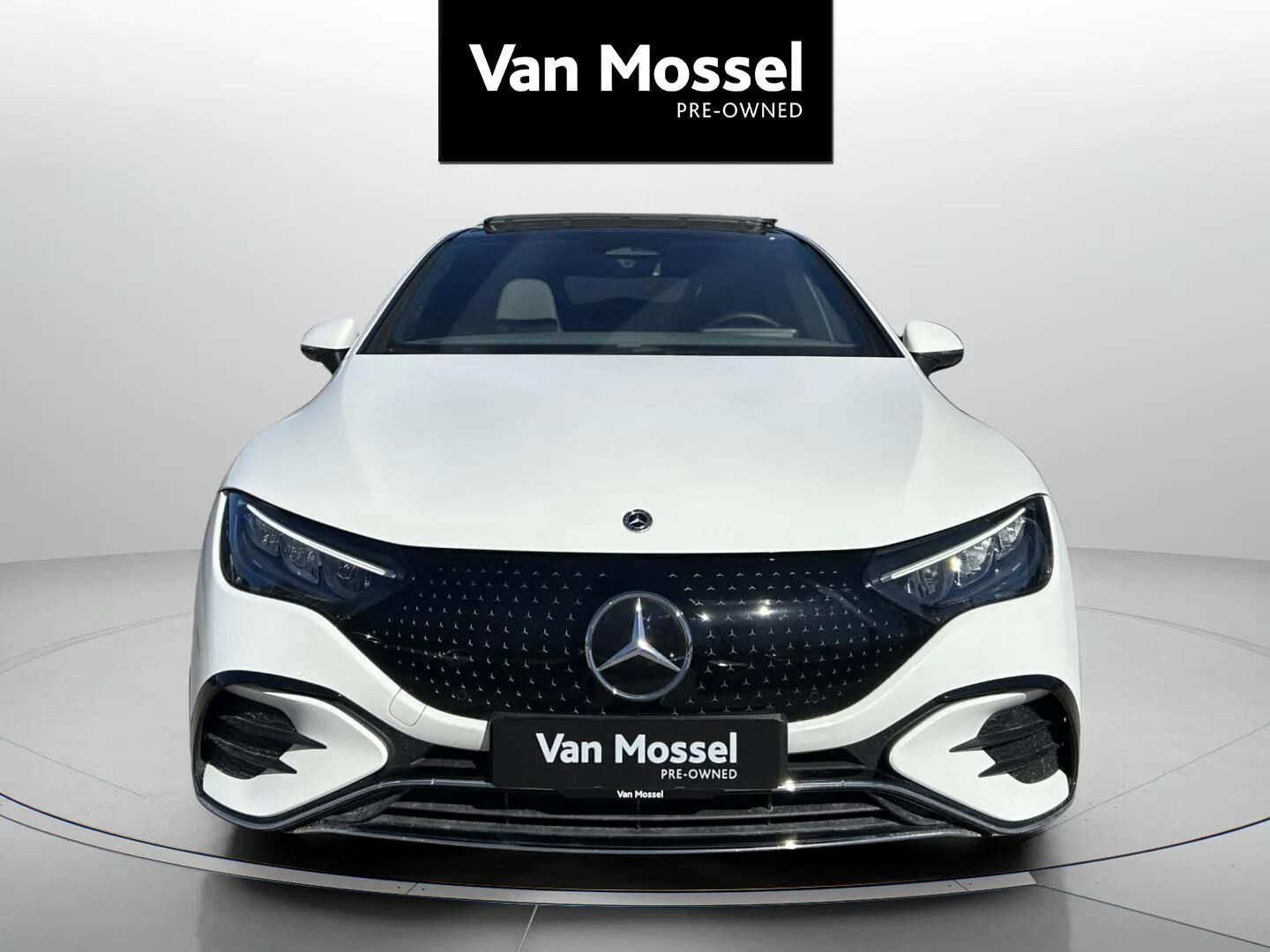 Hvid Mercedes EQE 350+ fra 2024