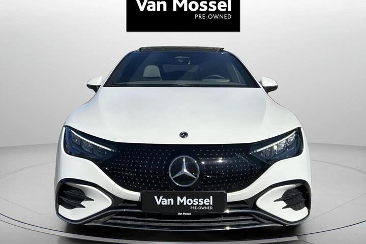 Hvid Mercedes EQE 350+ fra 2024