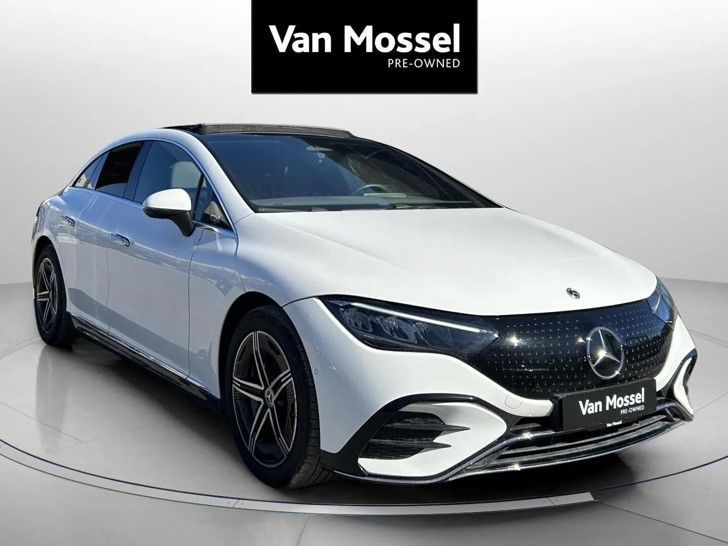 Hvid Mercedes EQE 350+ fra 2024
