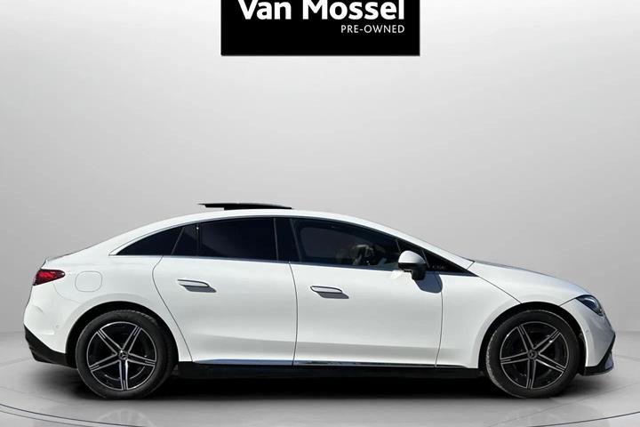Hvid Mercedes EQE 350+ fra 2024