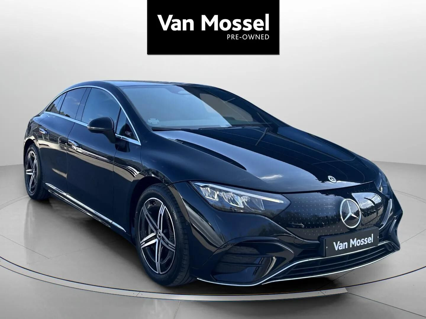 Sort Mercedes EQE 350 fra 2023