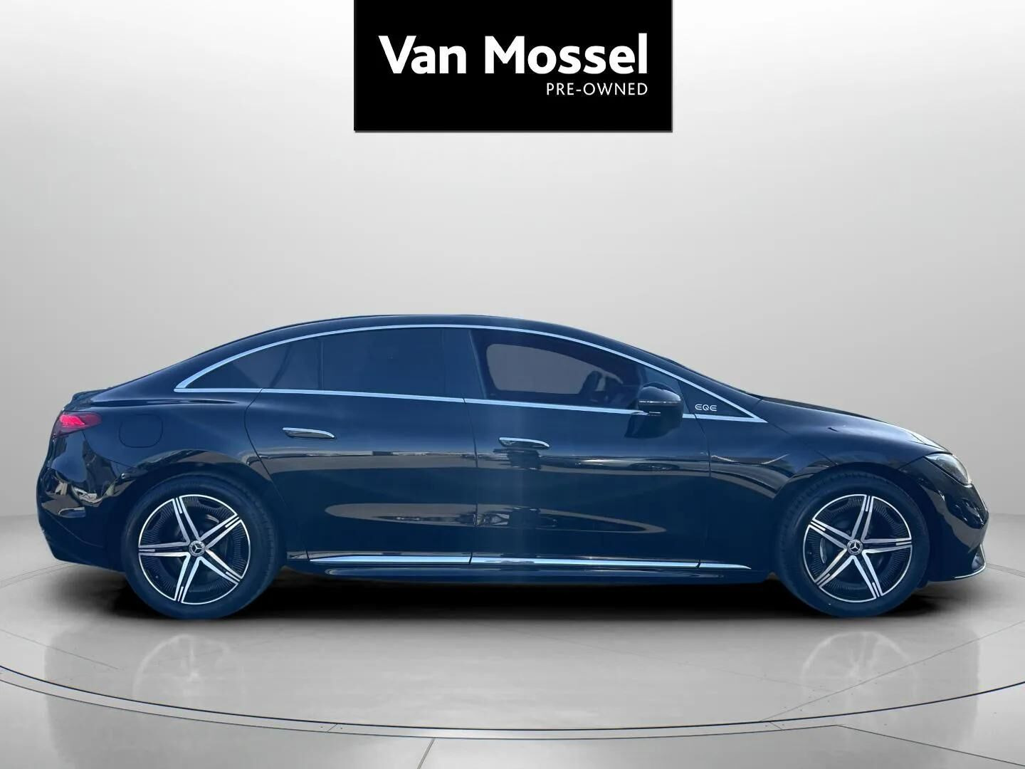 Sort Mercedes EQE 350 fra 2023