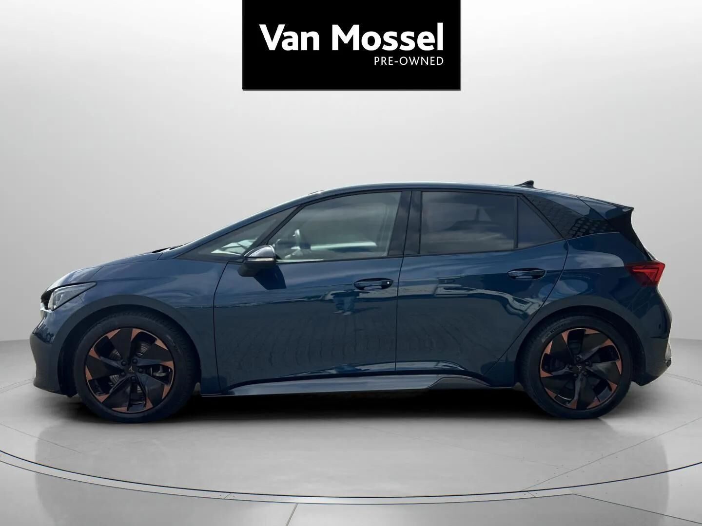 Blå Cupra Born fra 2024