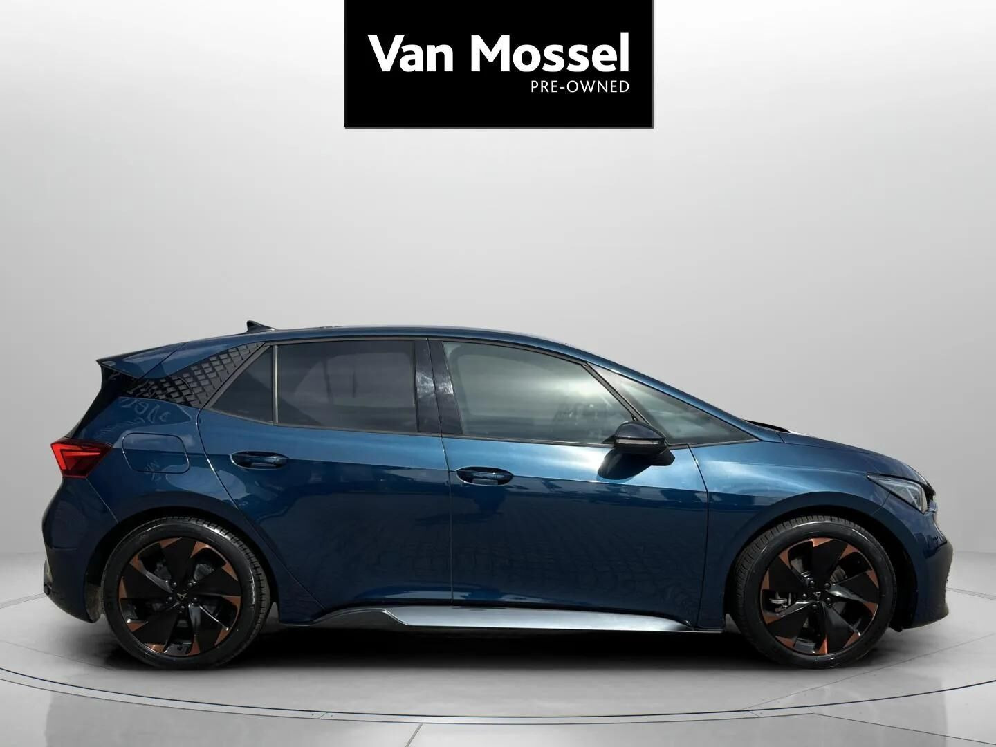 Blå Cupra Born fra 2024