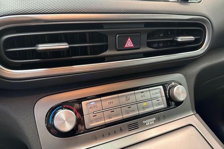 Blå Hyundai Kona fra 2021