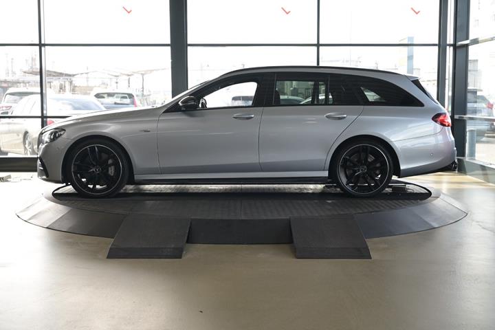Sølv Mercedes E53 fra 2021