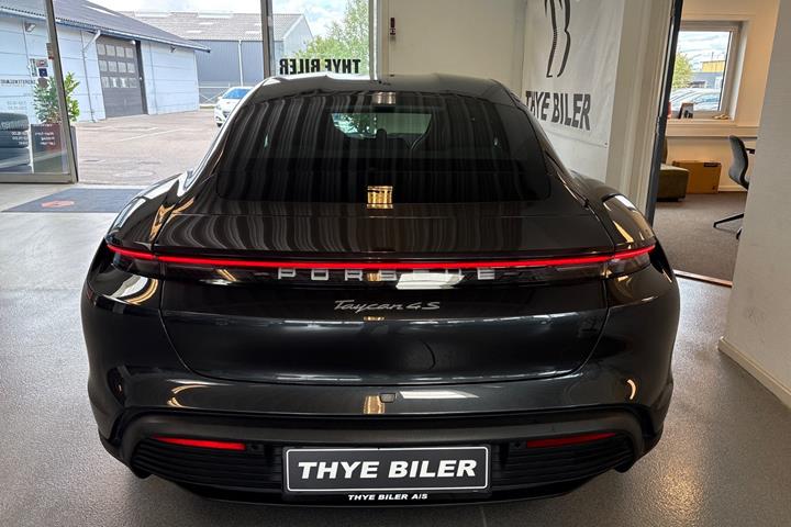 Grå Porsche Taycan 4S fra 2021
