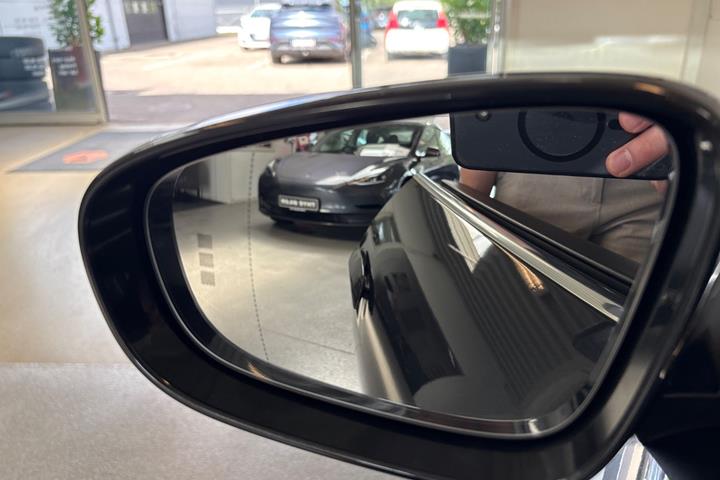 Grå Porsche Taycan 4S fra 2021