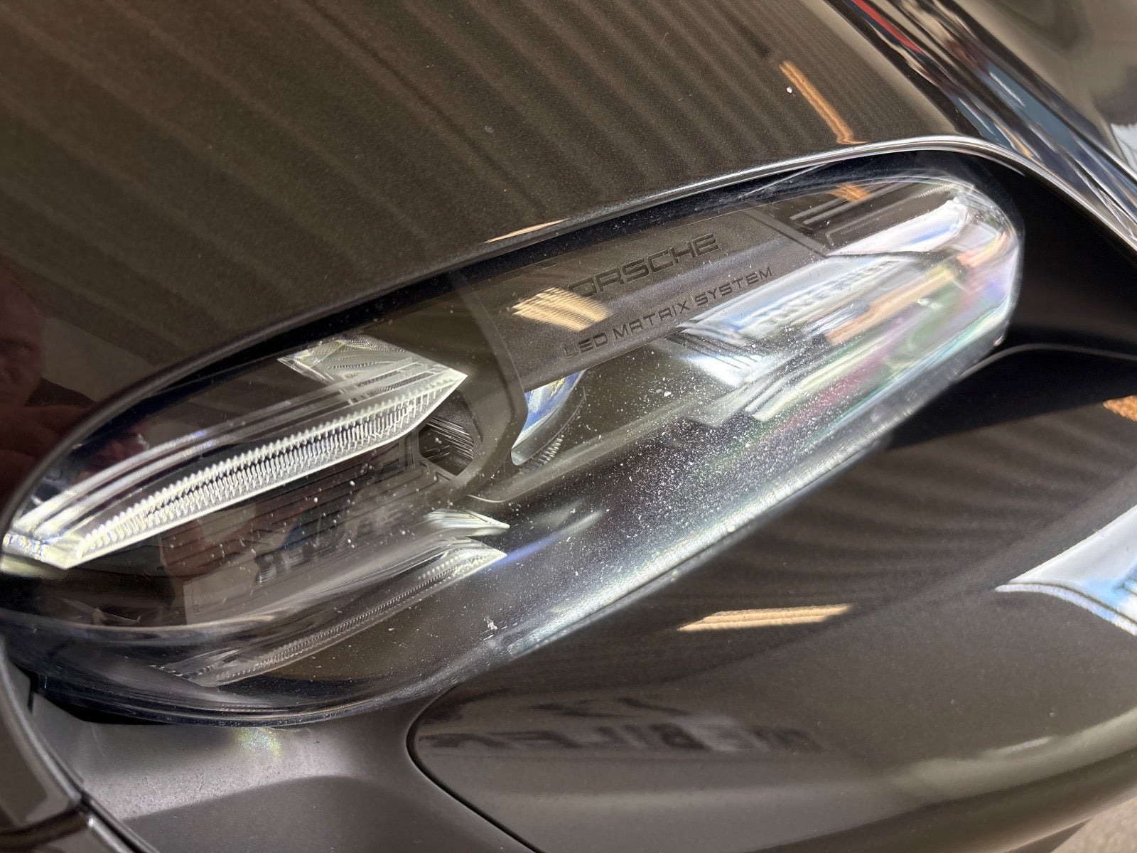 Grå Porsche Taycan 4S fra 2021