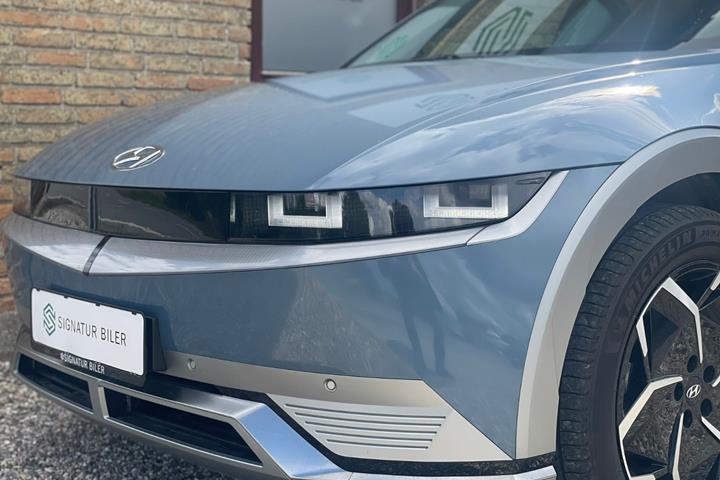 Blå Hyundai Ioniq 5 fra 2024