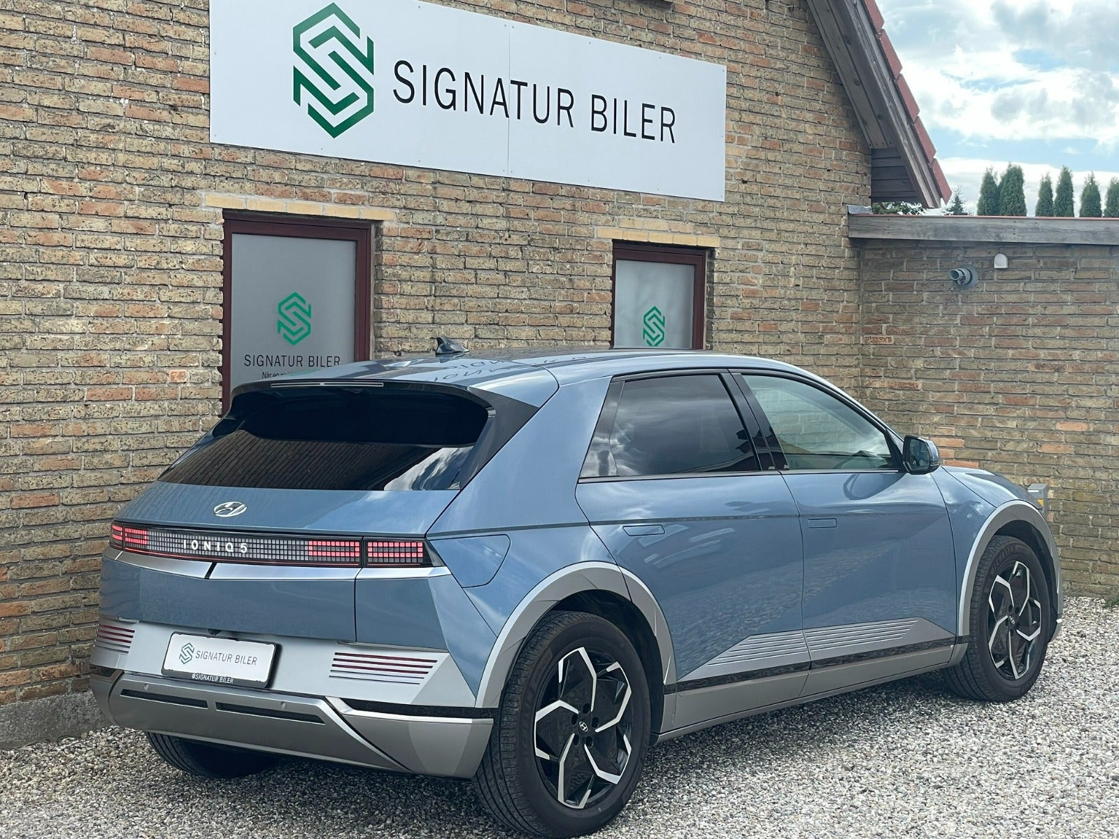 Blå Hyundai Ioniq 5 fra 2024