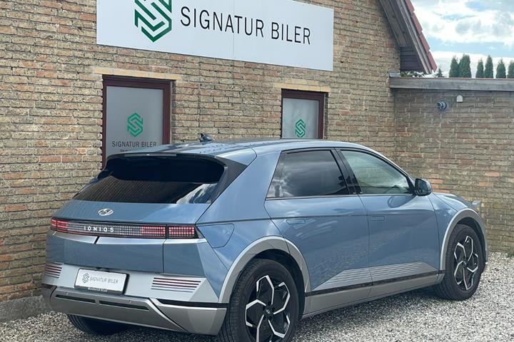 Blå Hyundai Ioniq 5 fra 2024
