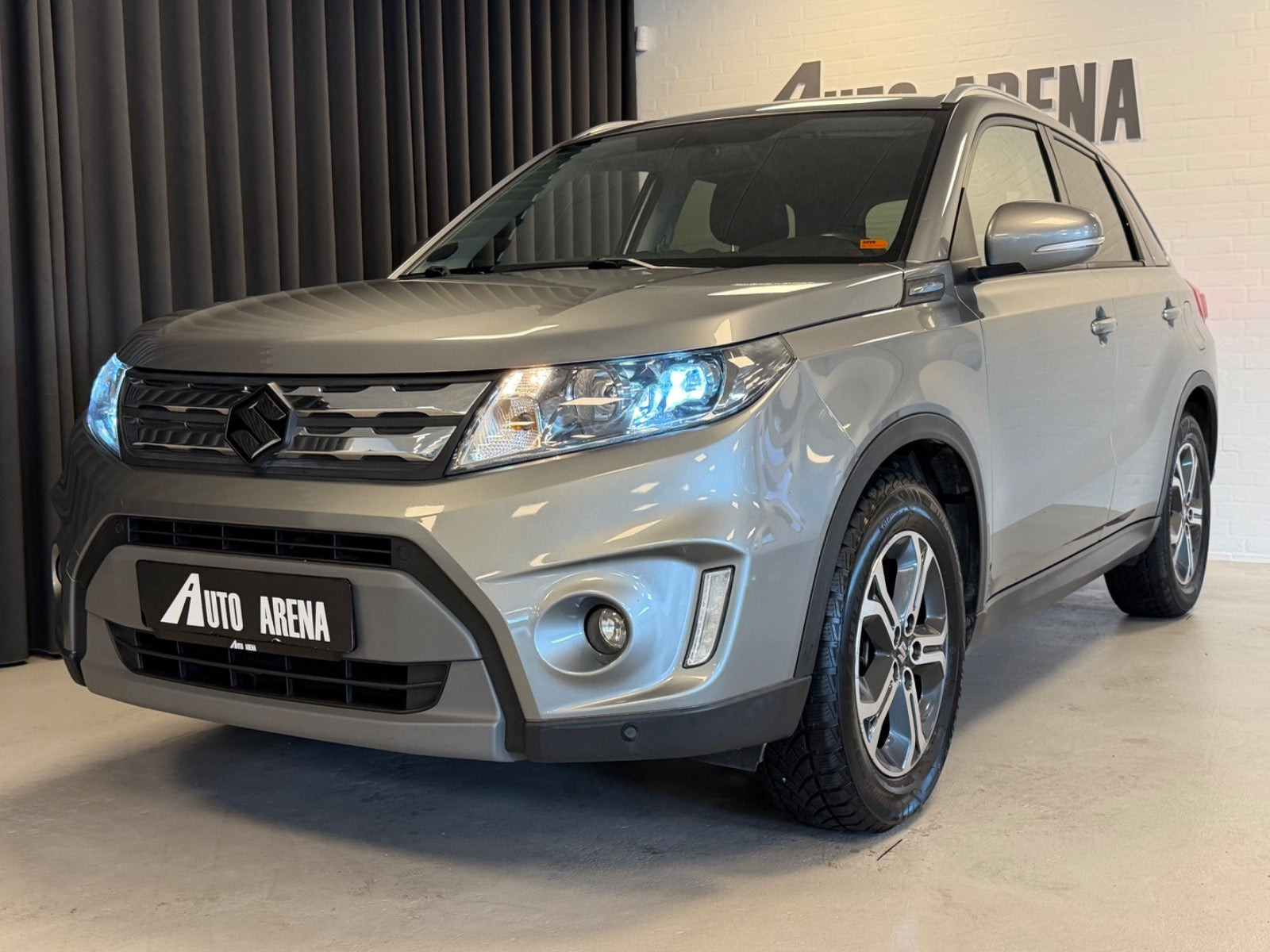 Grå Suzuki Vitara fra 2015