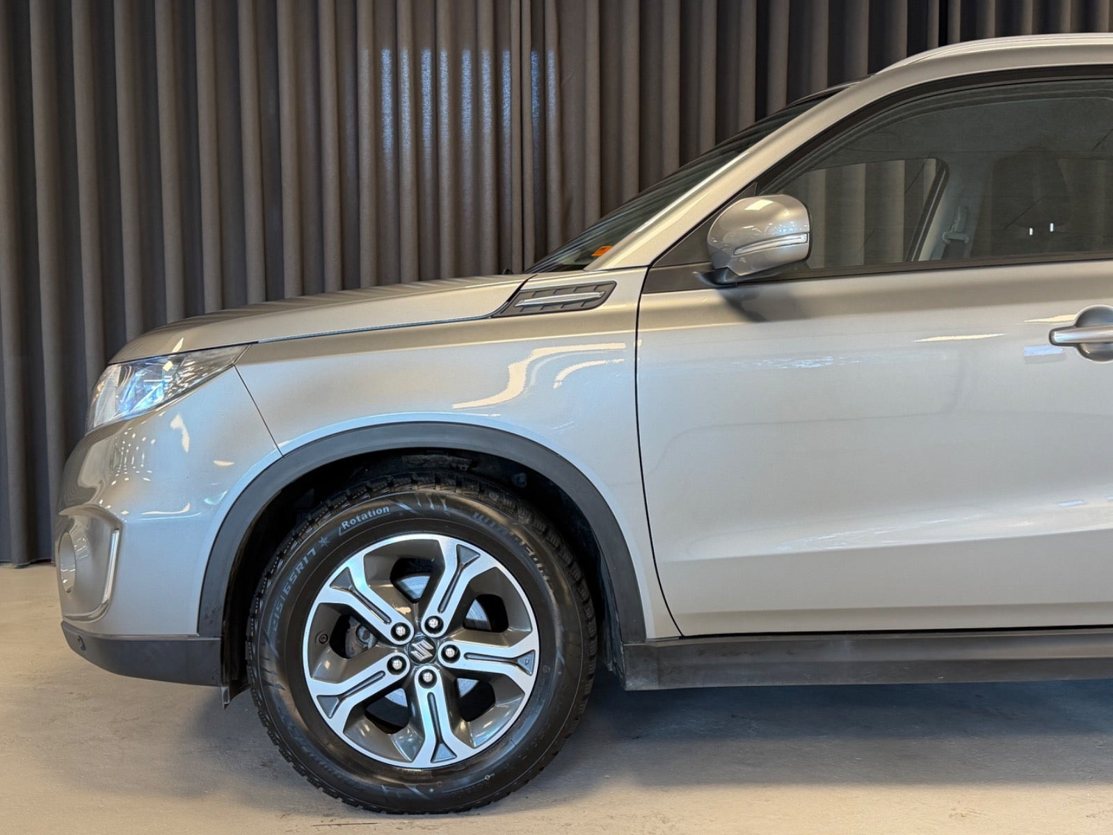 Grå Suzuki Vitara fra 2015