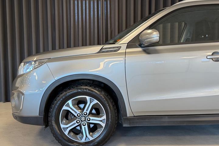 Grå Suzuki Vitara fra 2015