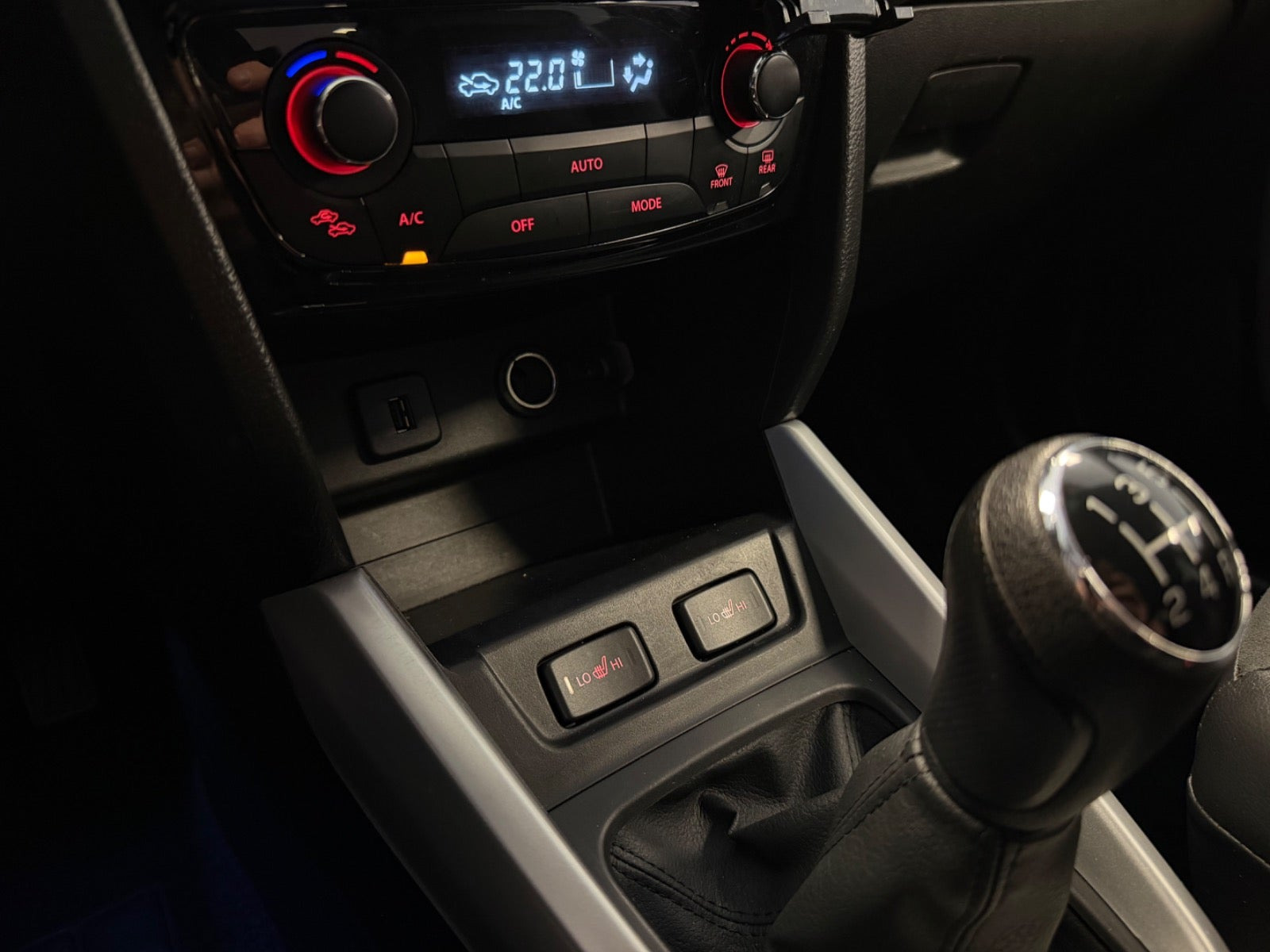 Grå Suzuki Vitara fra 2015