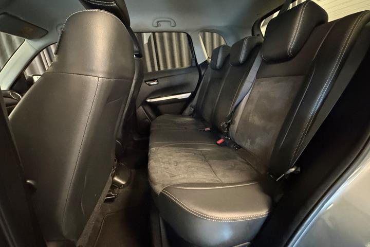 Grå Suzuki Vitara fra 2015