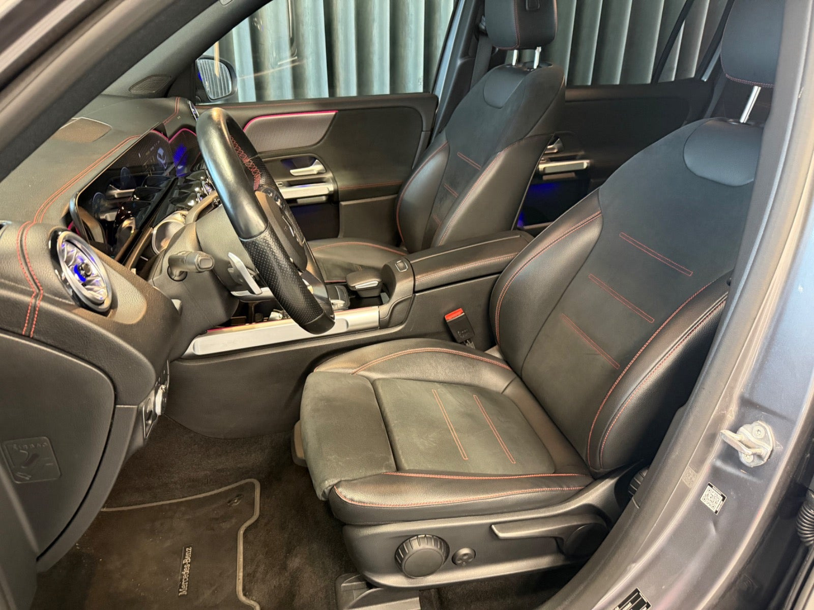 Grå Mercedes EQB250 fra 2022