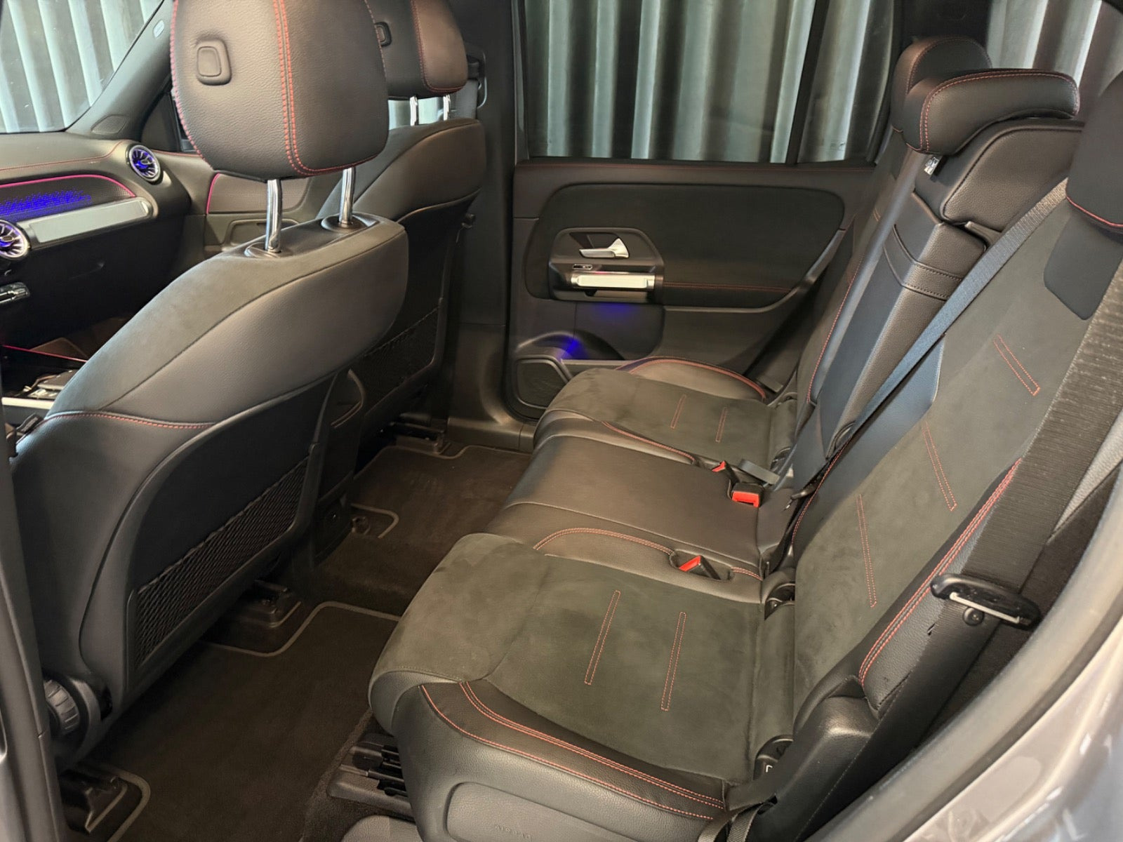 Grå Mercedes EQB250 fra 2022
