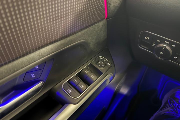 Grå Mercedes EQB250 fra 2022