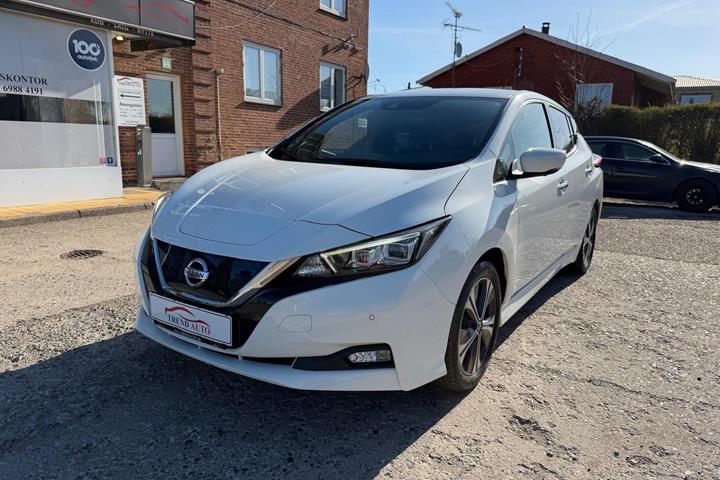 Hvid Nissan Leaf fra 2020