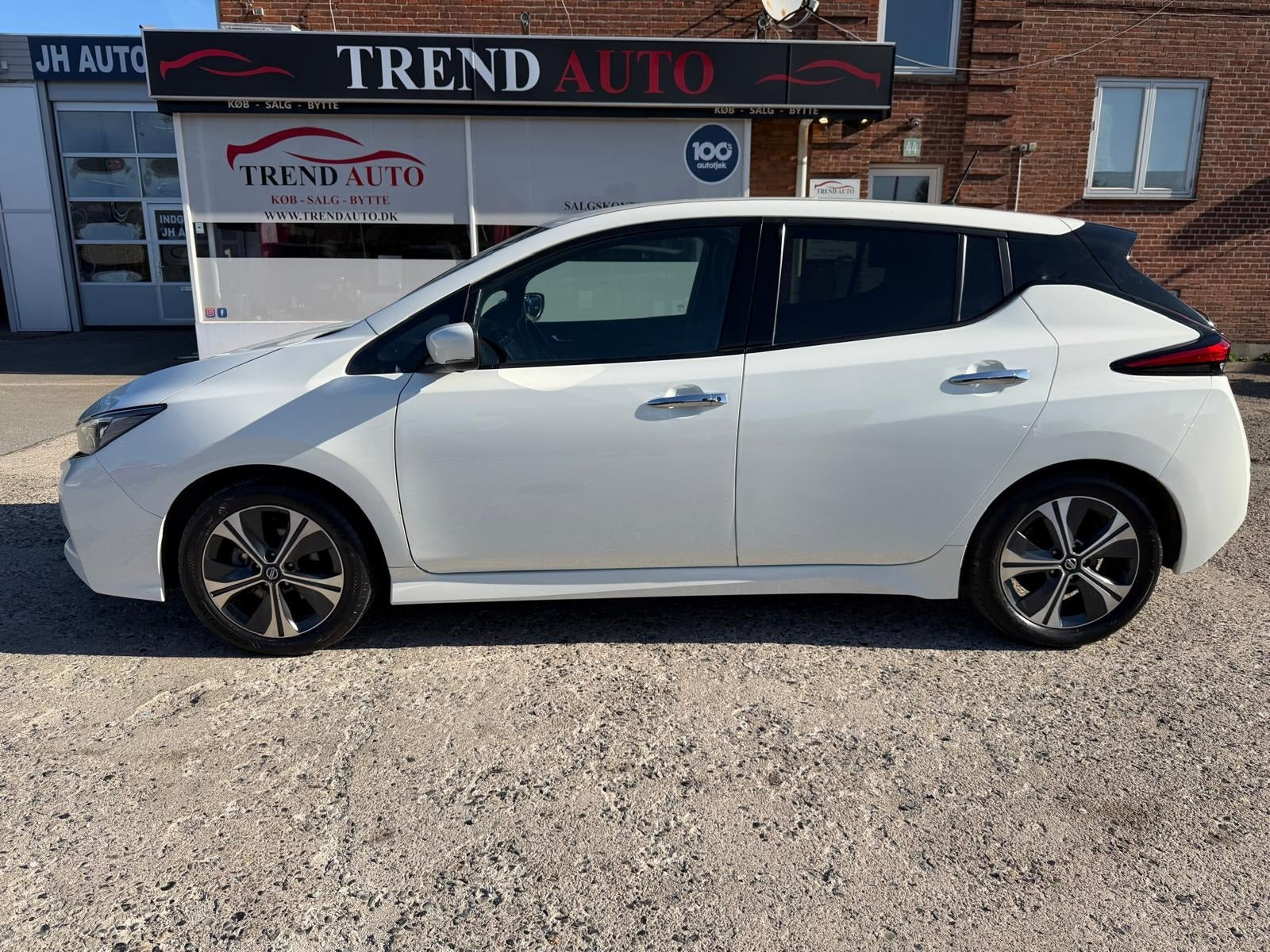 Hvid Nissan Leaf fra 2020