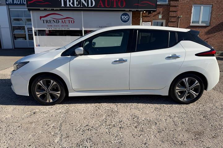 Hvid Nissan Leaf fra 2020