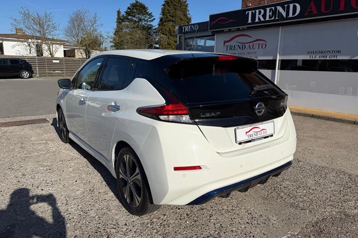 Hvid Nissan Leaf fra 2020