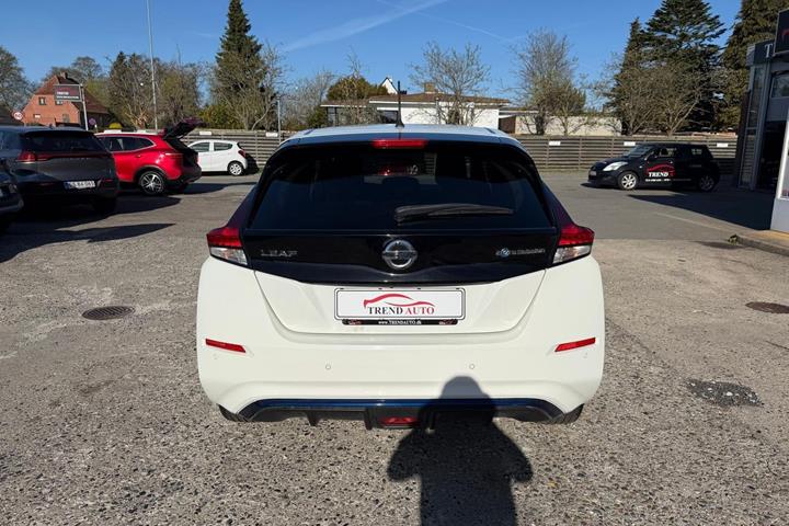 Hvid Nissan Leaf fra 2020